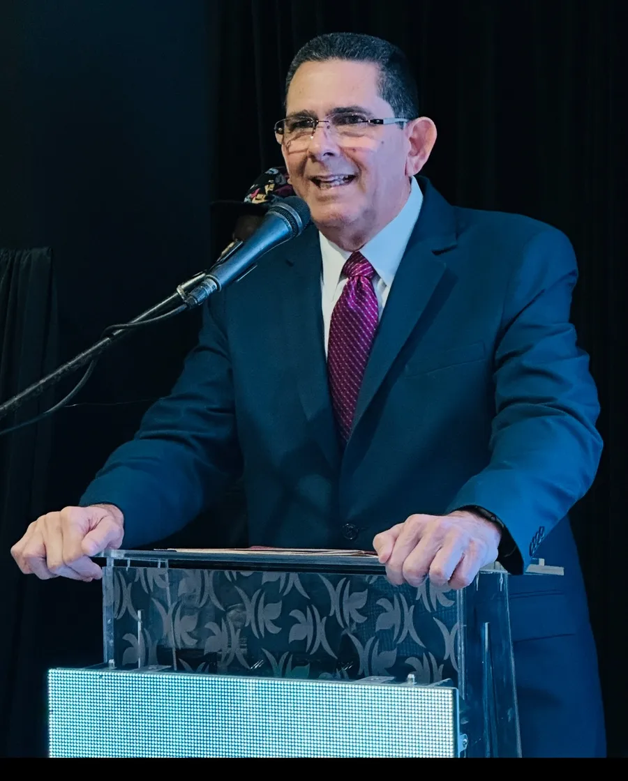 Dr. José Luis Alcalá Rhode durante una intervención pública